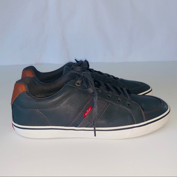 Levi's Other - Levi’s comfort gray sneakers size 13
